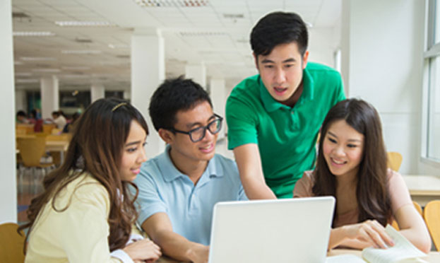 원어민중국어보조교사선발지원 관련 중국어를 교육중인 교사 이미지