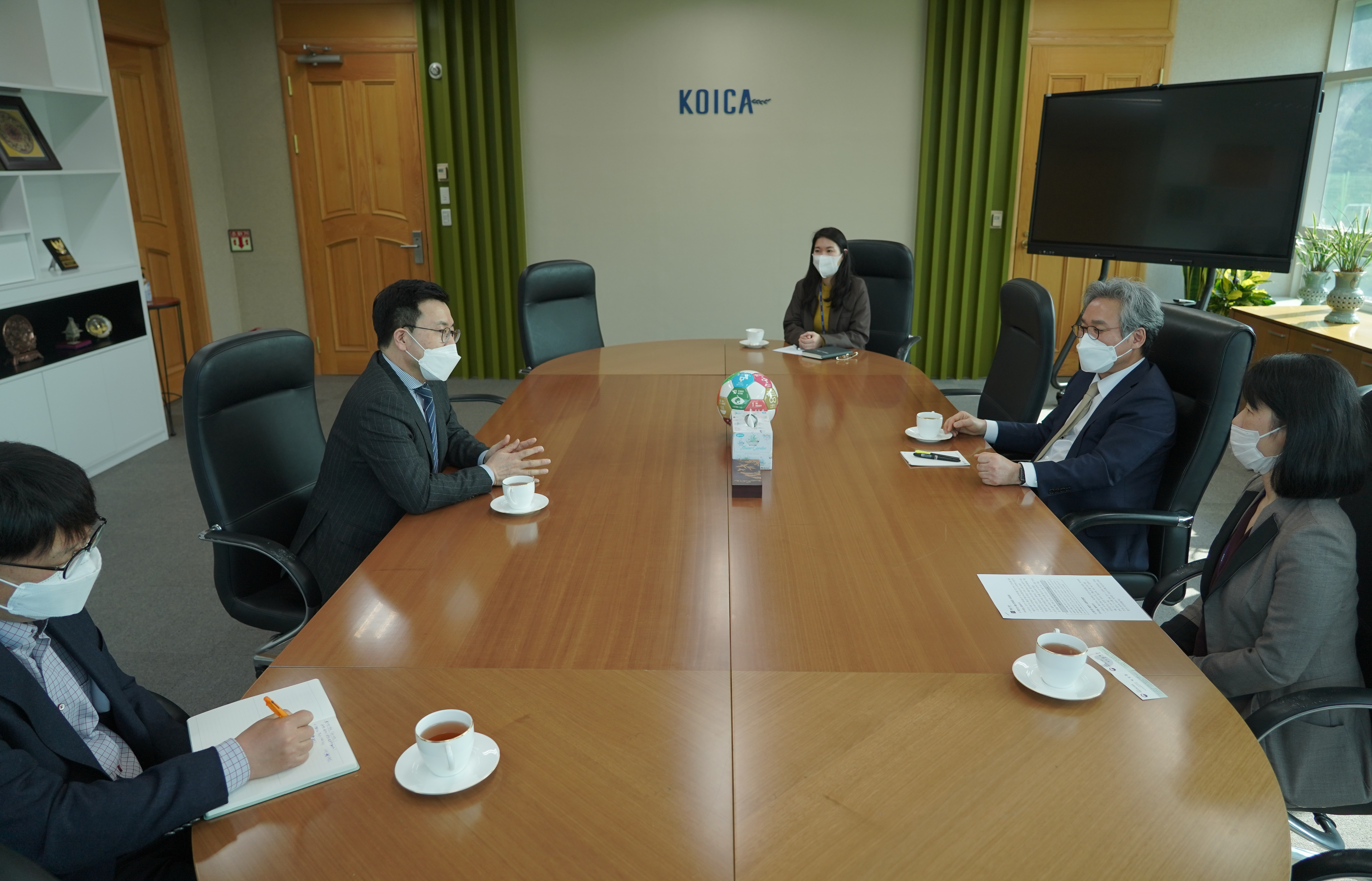 국립국제교육원-한국국제협력단(KOICA) 업무 협의 중인 모습
