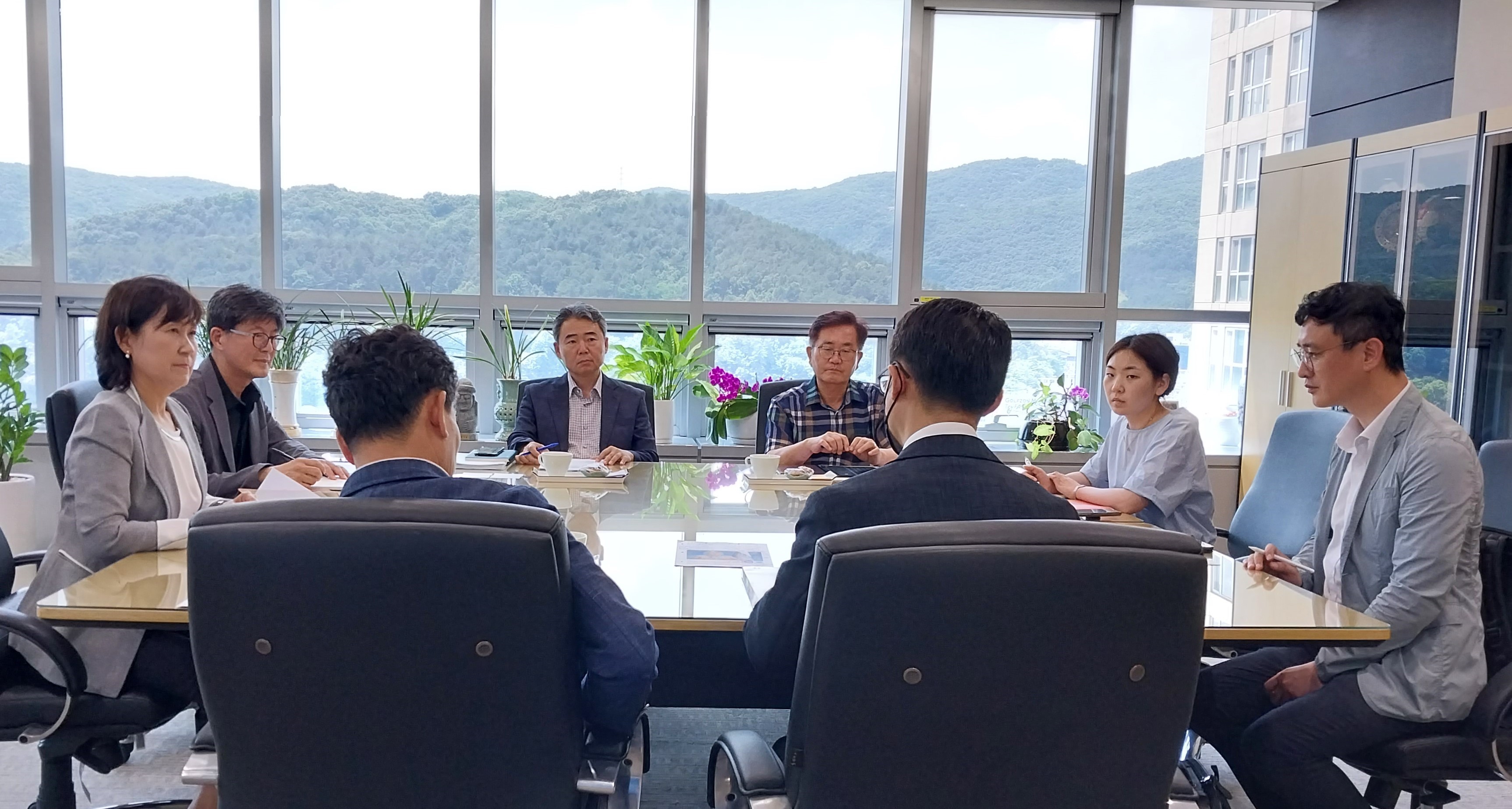 경북연구원 연구위원 및 경북도청 외국인공동체과 과장 등 업무협의 