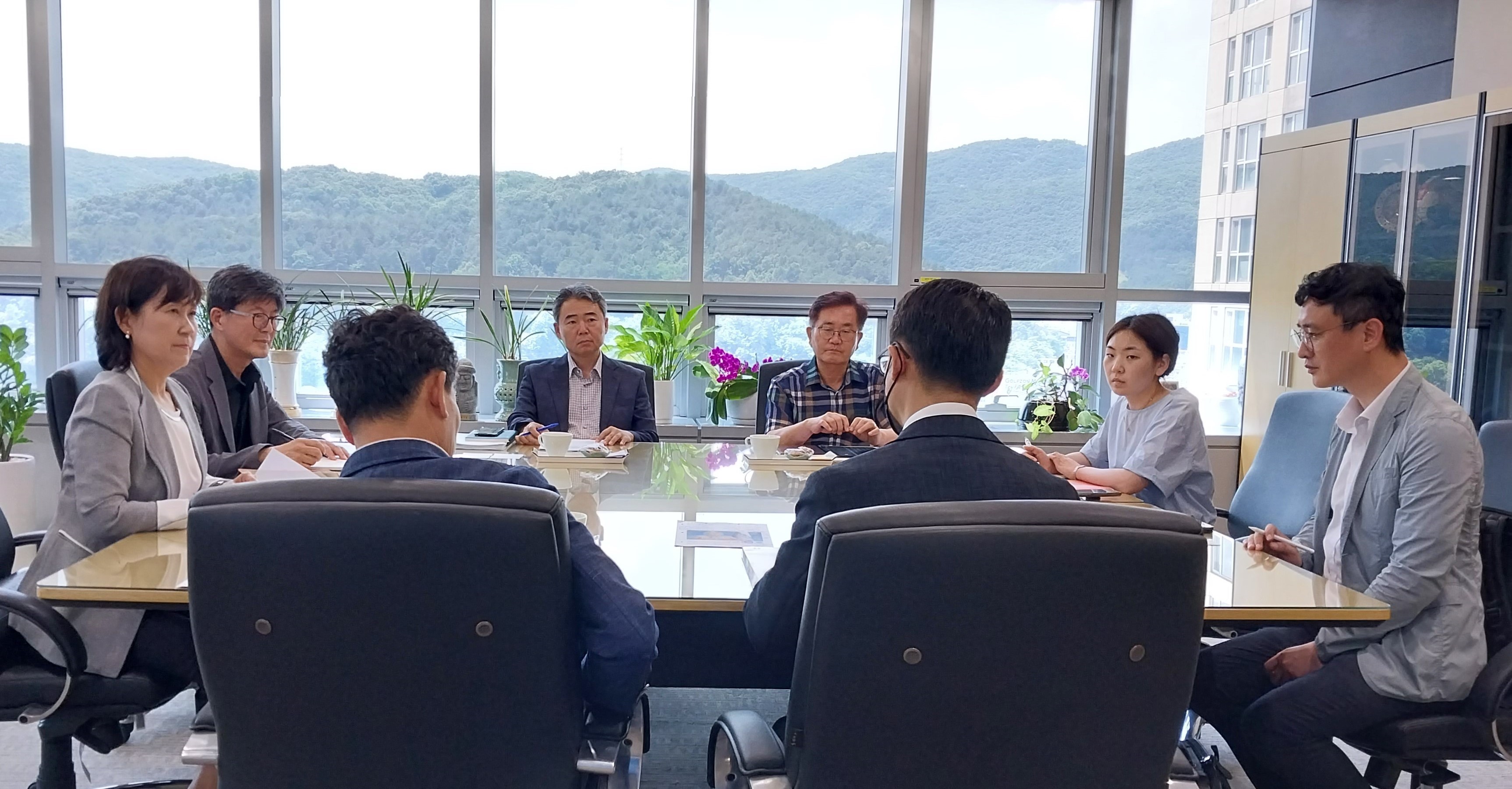 경북연구원 연구위원 및 경북도청 외국인공동체과 과장 등 업무협의 